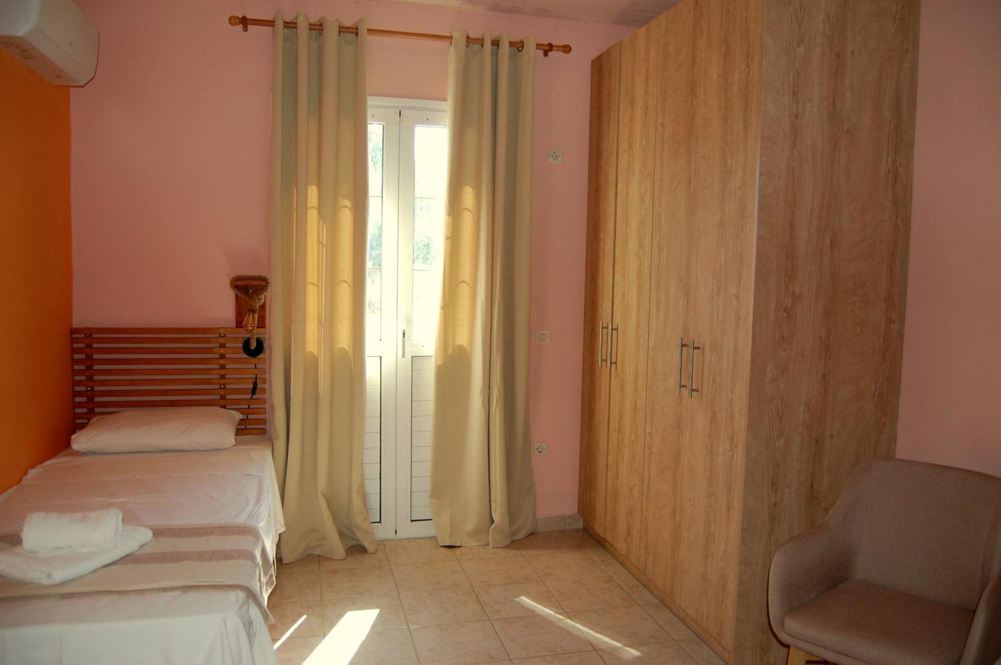 Blue Lagoon Villa Poros  Exterior photo